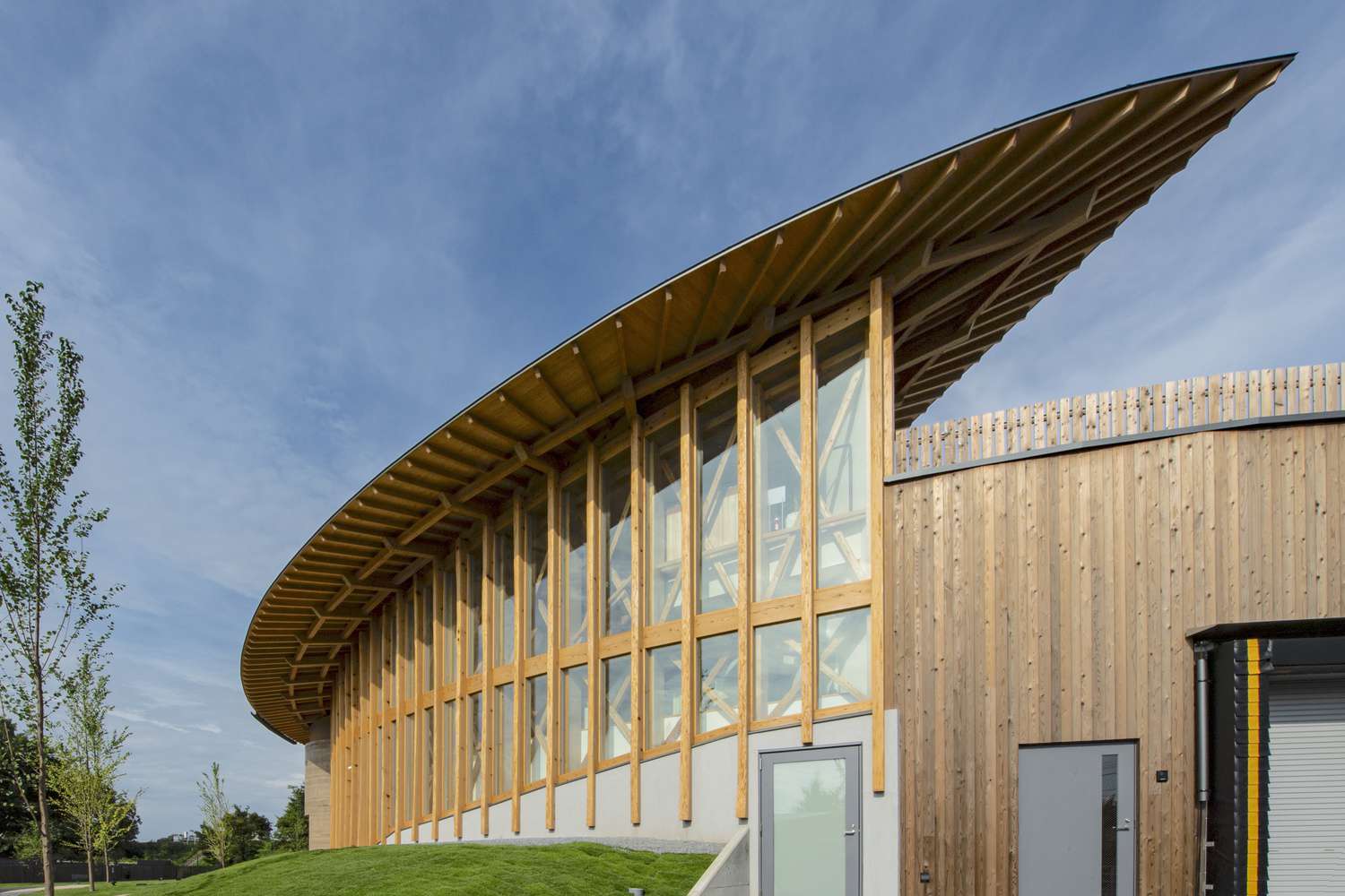 Rammed Earth & Picket Embrace the Sky in This Stylish Cafe